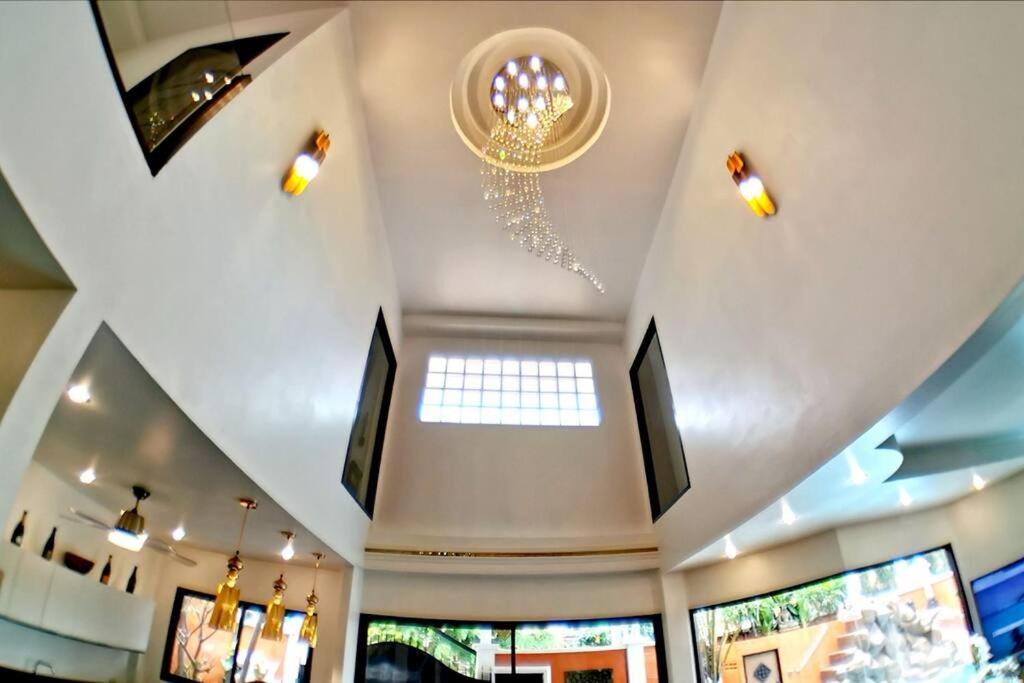 Goldland Luxury Pool Walking Street 8 Bedrooms Villa Pattaya
