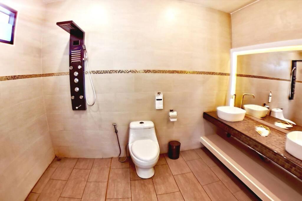 Villa Goldland Luxury Pool Walking Street 8 Bedrooms Pattaya