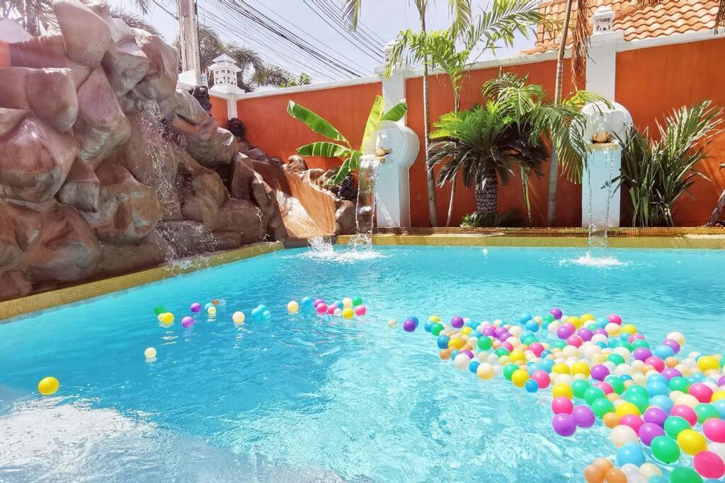 Goldland Luxury Pool Walking Street 8 Bedrooms Villa