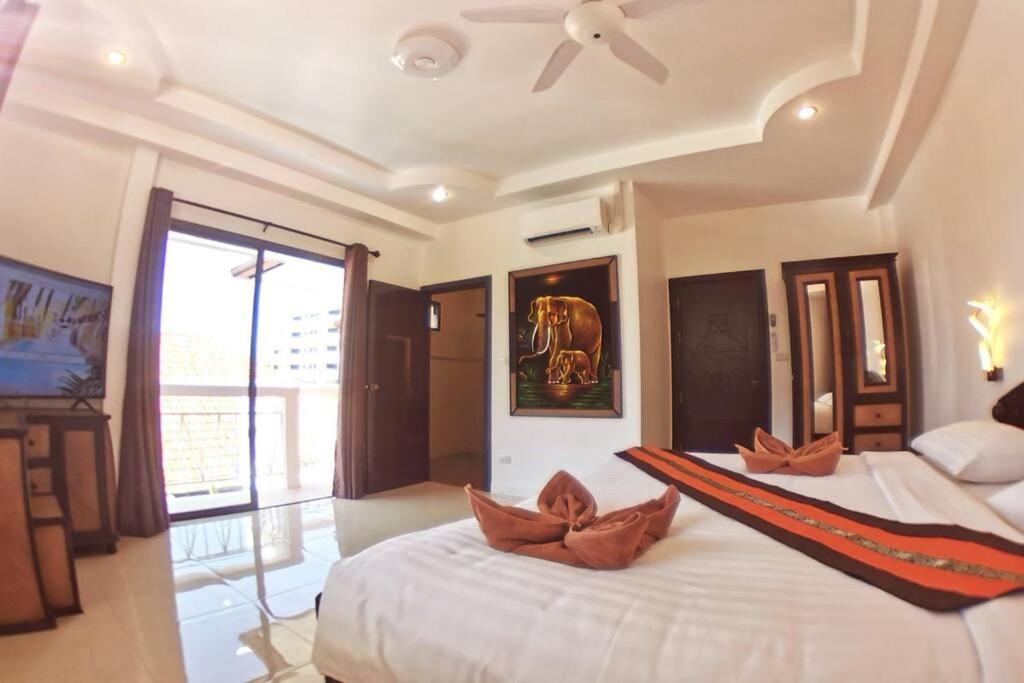 Goldland Luxury Pool Walking Street 8 Bedrooms Villa