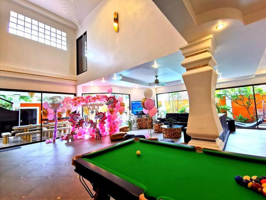 Goldland Luxury Pool Walking Street 8 Bedrooms Villa