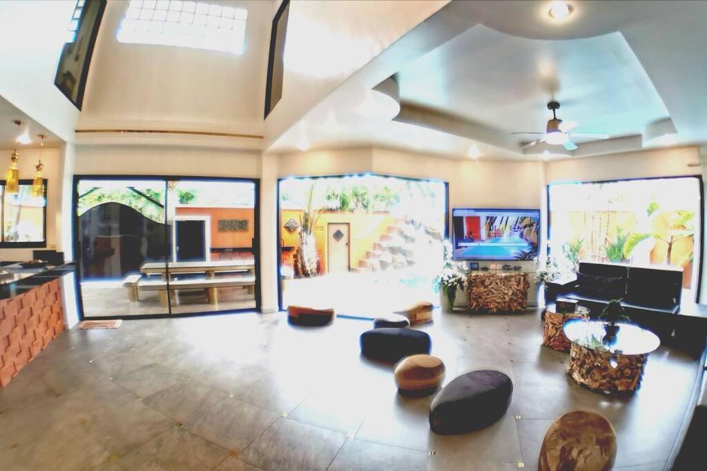 Goldland Luxury Pool Walking Street 8 Bedrooms Villa